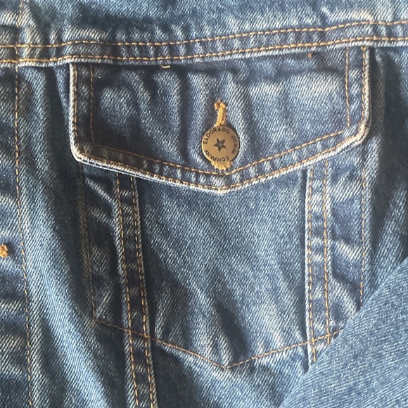 Stylish Men's Blue Denim Jacket - Picture 8 of 8